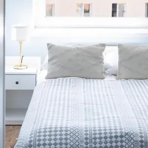 Zrodlana Two-bedroom With Balcony By Renters Apartament